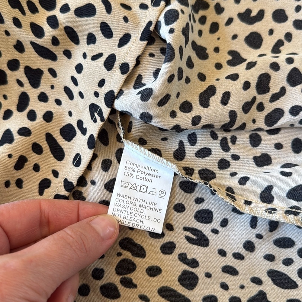 Leopard Print Ruffle Sleeve Top - Picture 3 of 4